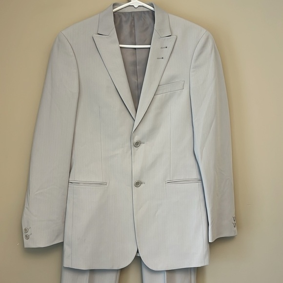 Le Chateau Men's Classic Suit - Picture 2 of 11
